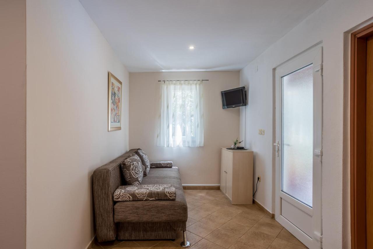 Villa House Oliva With Private Pool And Large Garden Stari Grad  Exterior foto